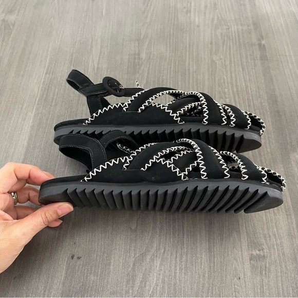 New with box! FARM Rio black and whiteZigzag Stitch Sandal Size 8.5 - Picture 8 of 12
